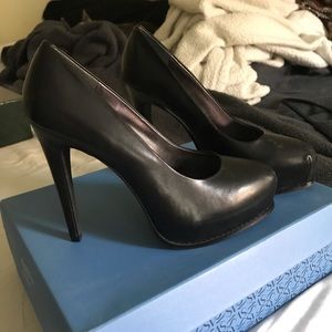 Vera Wang pumps
